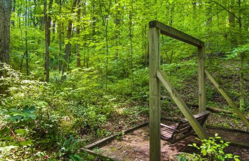 Peaceful Hideaway Treehouse near Little River Canyon - Foto 32