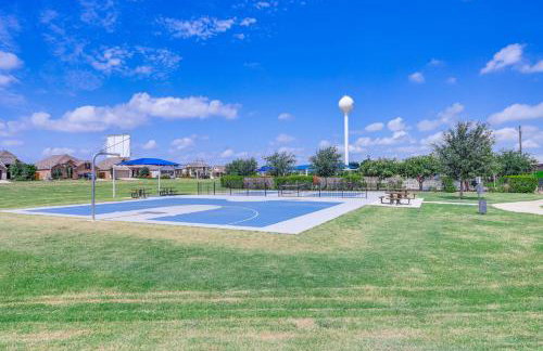 Large Fenced Yard Family-Friendly Kyle Home - Foto 34