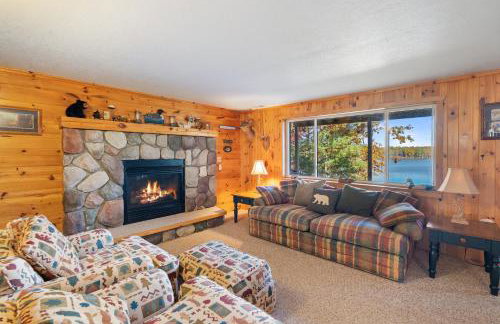 Lakefront Getaway with Kayaks, Fire Pit and Views - Foto 15