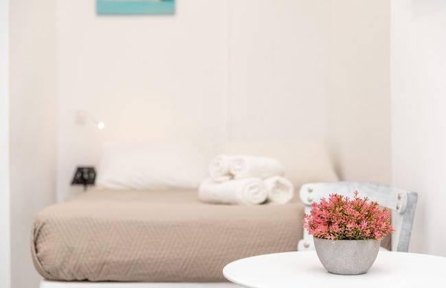 Depis Luxury Suites - Photo 8