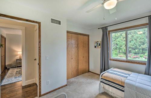 Airy Cottage Close to Rock Lake with Fire Pit! - Foto 21