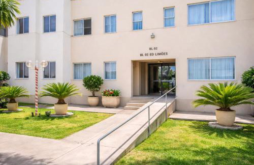 Apartamento Espaçoso e Completo com 3 Quartos - 2 Banheiros - Até 6 Pessoas - Check-in Automático 24h - Garagem Coberta - Foto 9