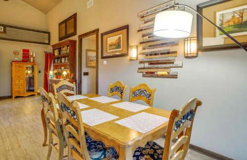 Peaceful Helotes Cabin Fire Pit, 9 Mi to Old Town - Foto 9