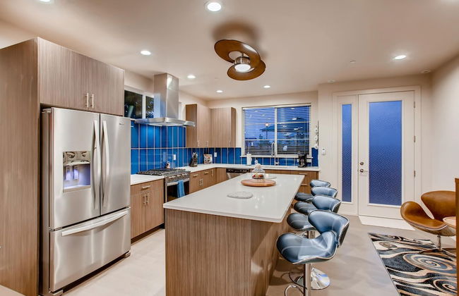 Elegant Townhome Near Old Town, Breweries and River! - Foto 9