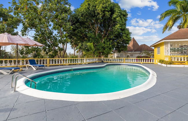 Yancey Largo Villa Perfect Jamaica Ironshore Getaway w Private Pool and Onsite Staff Services by RedAwning - Photo 57