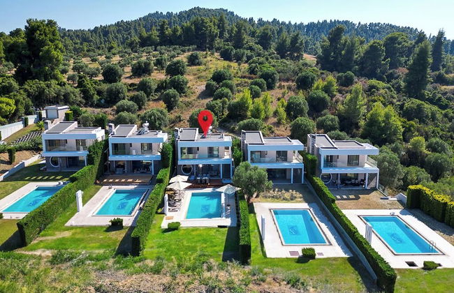 Luxurious 4-bedroom Villa With Private Pool in Kassandra, Halkidiki - Photo 46