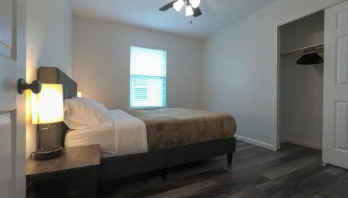 Spacious home with WiFi/AC - Photo 4