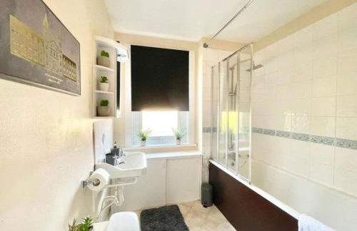 Homely Haven in Canterbury Central Area with Parking - Foto 18