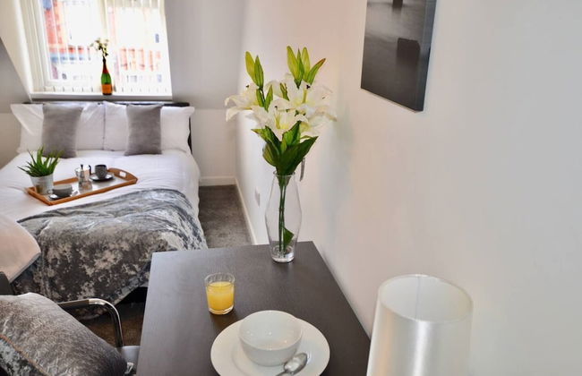 Large 5 Bed House / Wolverhampton + Parking - Foto 6