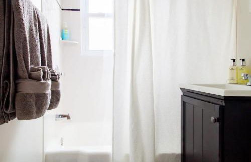 Transit-Friendly Home Old Town Parking - Foto 12