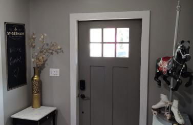 The Bluebird Guesthouse *walk to downtown* - Photo 18