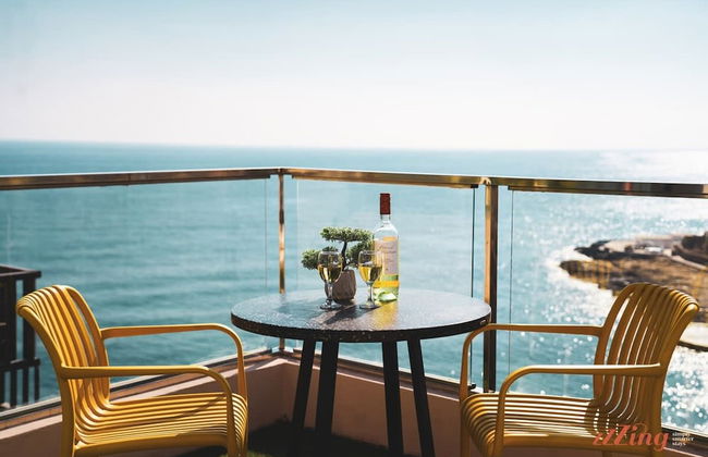 Gorgeous Seaviews From a Stunning Studio - Photo 1