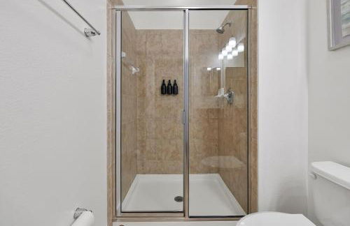 Trendy Retreat - Great Location - Fully Loaded - Foto 13