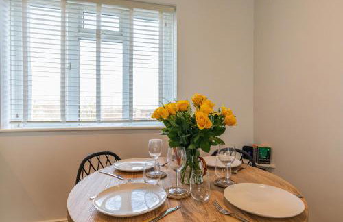 Spacious 2-Bed Flat with Panoramic Views - Foto 21