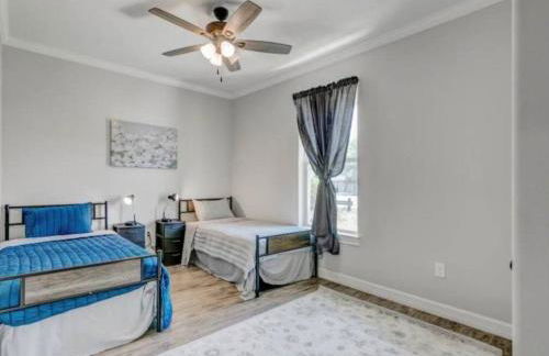 Reduced! Newly Renovated Luxe West Beaumont w Priv - Foto 18