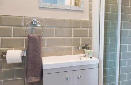 LYNNTON HOUSE Stunning 6 bed Town Centre House ALL with En-Suites Prime Location Tamworth - Foto 17