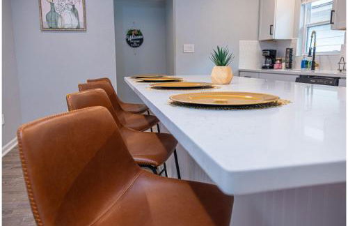 Spacious Delightful 4 BR/ 3 BA Close to Downtown - Foto 50