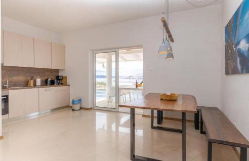 Lovely Apartment In Lukovo With Wifi - Foto 13