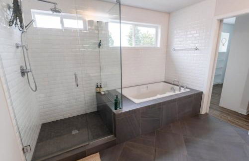 Comfy Family Home, Walkable Neighborhood + Patio! - Foto 17