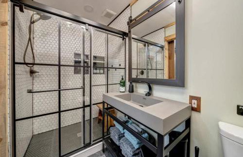 Upscale w Fireplace Fire Pit Games in Gated Comm - Foto 13