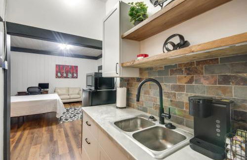 Modern Greenwood Studio Less Than 1 Mi to Downtown! - Foto 9