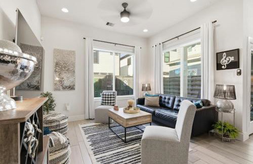 5 mins to Downtown - Houston Rodeo - Sleeps 7 - Photo 7