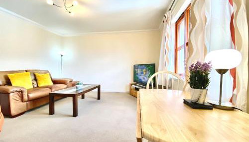 100 Thornhill Drive, Elgin - Photo 2