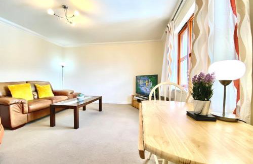 100 Thornhill Drive, Elgin - Photo 2