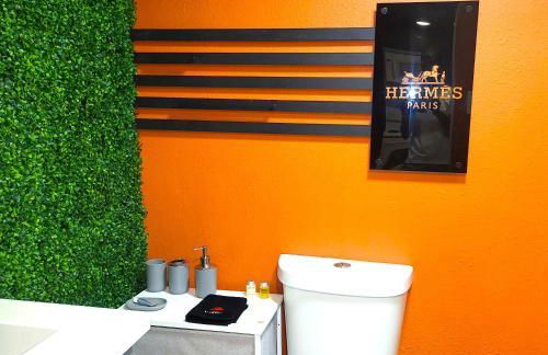 The Gawdy Den with Fast WIFI 2 minutes from Downtown Houston! - Photo 12