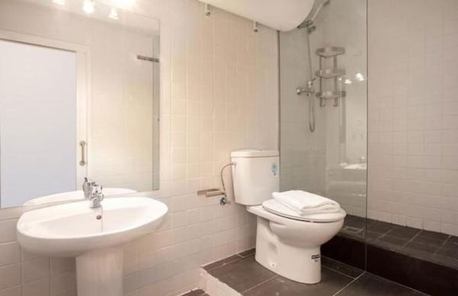 Spacious Apartment for Families Near Park Guell - Foto 16