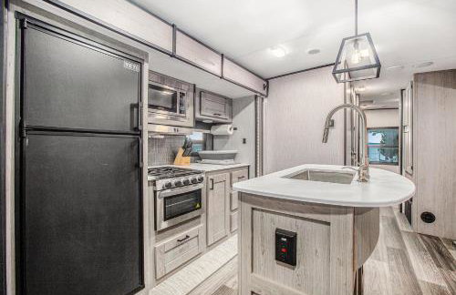 Stunning Newly Renovated Modern Beach House - 7633 - Photo 24