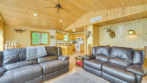 Four-Season Lake Cabin with Canoe and Paddle Boat! - Foto 5