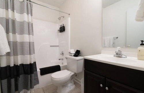 Near Historic Downtown Apex, Sleeps 8, King Bed - Foto 22