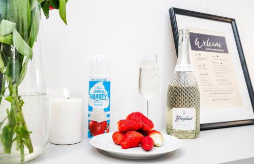 TheCountingSheep - Heathrow in 15 mins - Glass Balcony - Dedicated Workspace - Foto 12