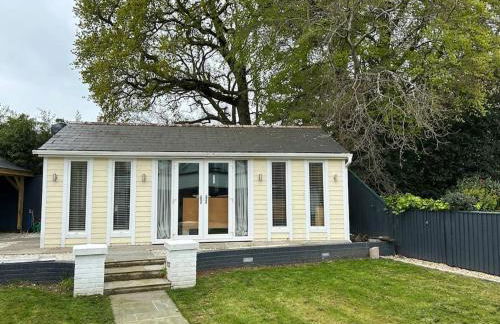 Cosy Studio Cabin with Optional Hot Tub Lilliput near Sandbanks beach - Photo 19
