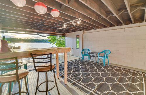 Lakefront Family Retreat with Private Dock! - Foto 31