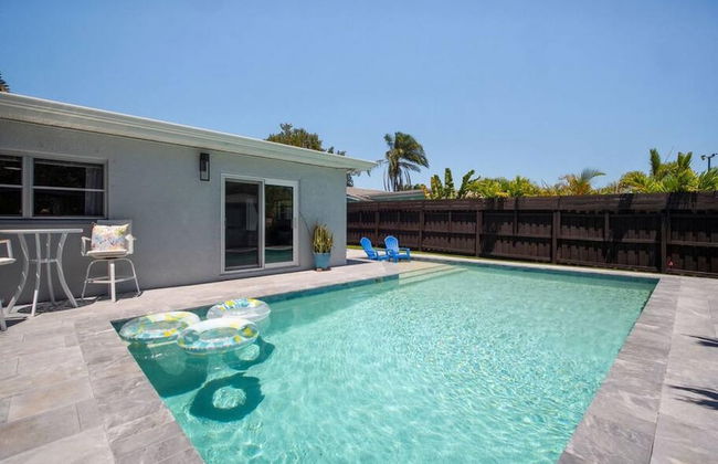 Steps to Beach Heated Pool - Foto 29