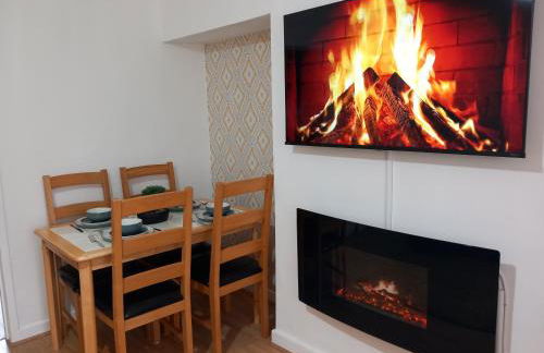 Douglas Apartment - Trains to Edin & Glasgow - Private Parking - Photo 7