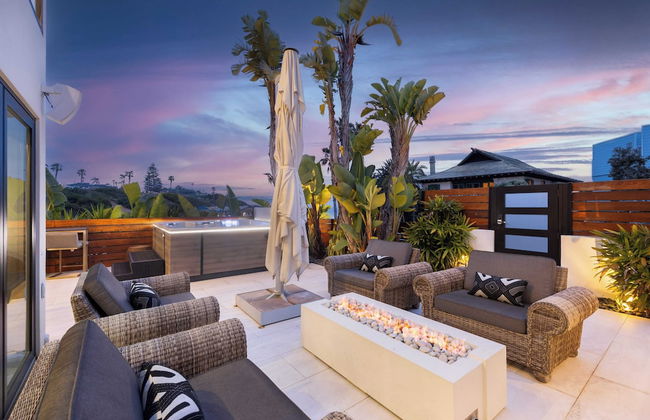 Steps to Beach+shops, Oceanview, Hot Tub+firepit Moonlight Modern by Avantstay - Foto 40