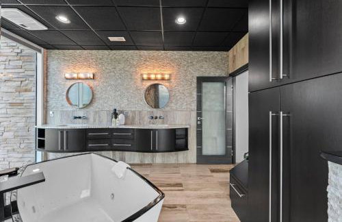 The Glass Mansion w/Optional Boat Rental - Foto 48