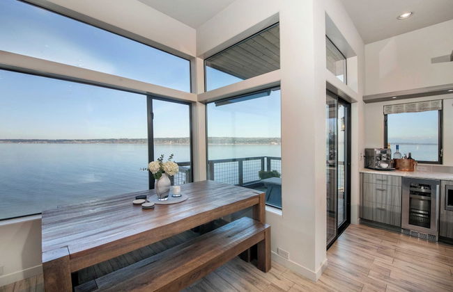 Langley Waterfront Condo by Avantstay A+ Views - Photo 7