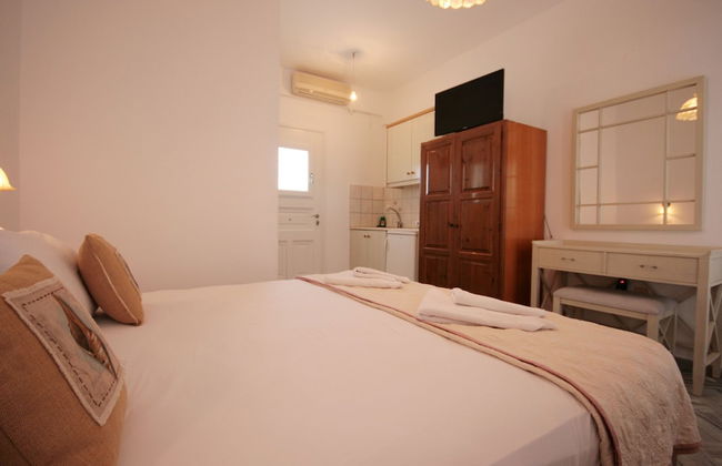 Hara Studios and Apartments - Photo 32