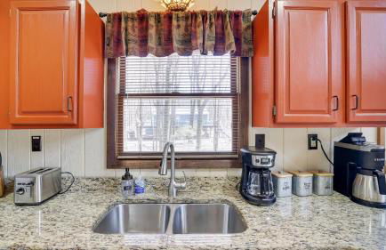 Hot Tub + Sauna + Deck + Firepit + Beach Access + Near Dining Grateful Escape by Avantstay - Foto 36