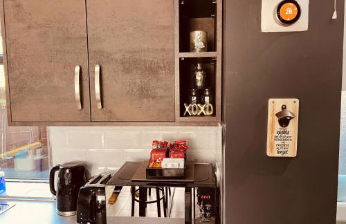 MODERN SUITES -5 Bedroom House- With FREE PARKING Birmingham city - Foto 34