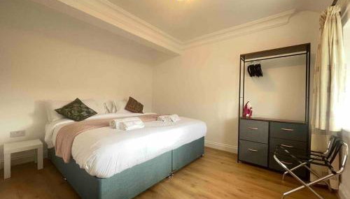 Private 2 Bed Guest House - Van Parking, M25 & A1 connections - Foto 2, wardrobe