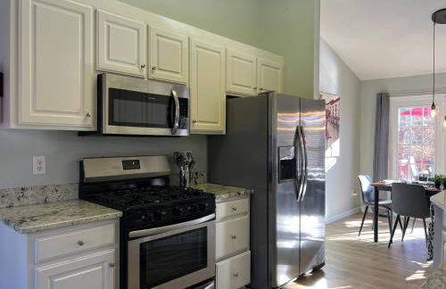 3 BR w/ King Bed, Standing Desk, Ping Pong, Arcade - Foto 17