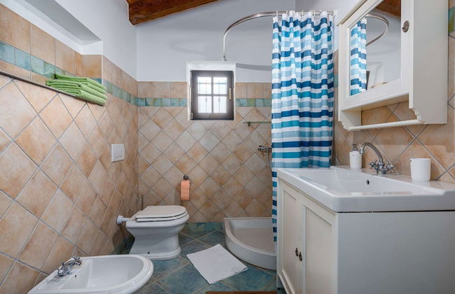 Beautiful Villa With Swimming Pool and Fenced Garden - Foto 7