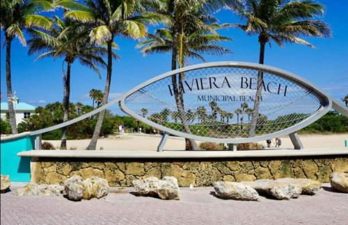 Tropical Oasis by the beach and shops, with pool - Foto 21