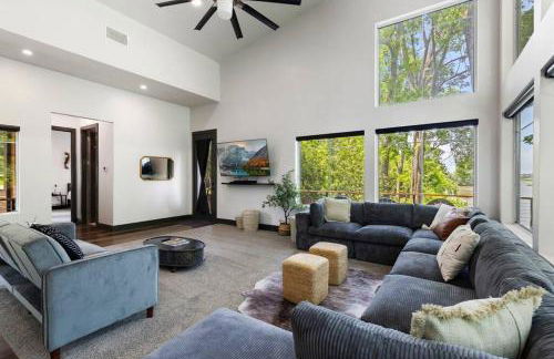 LUX Treehouse on Private Lake next to Lake Conroe with Game room, Paddleboards, Lake Views, and more! - Foto 16