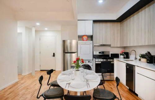 Luxury 3BR Duplex w Private Patio in Upper East - Foto 8